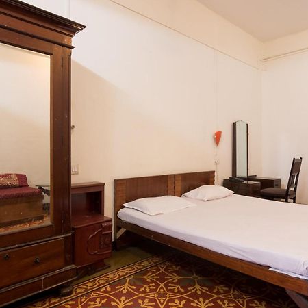 Bed And Breakfast At Colaba Мумбаи Экстерьер фото