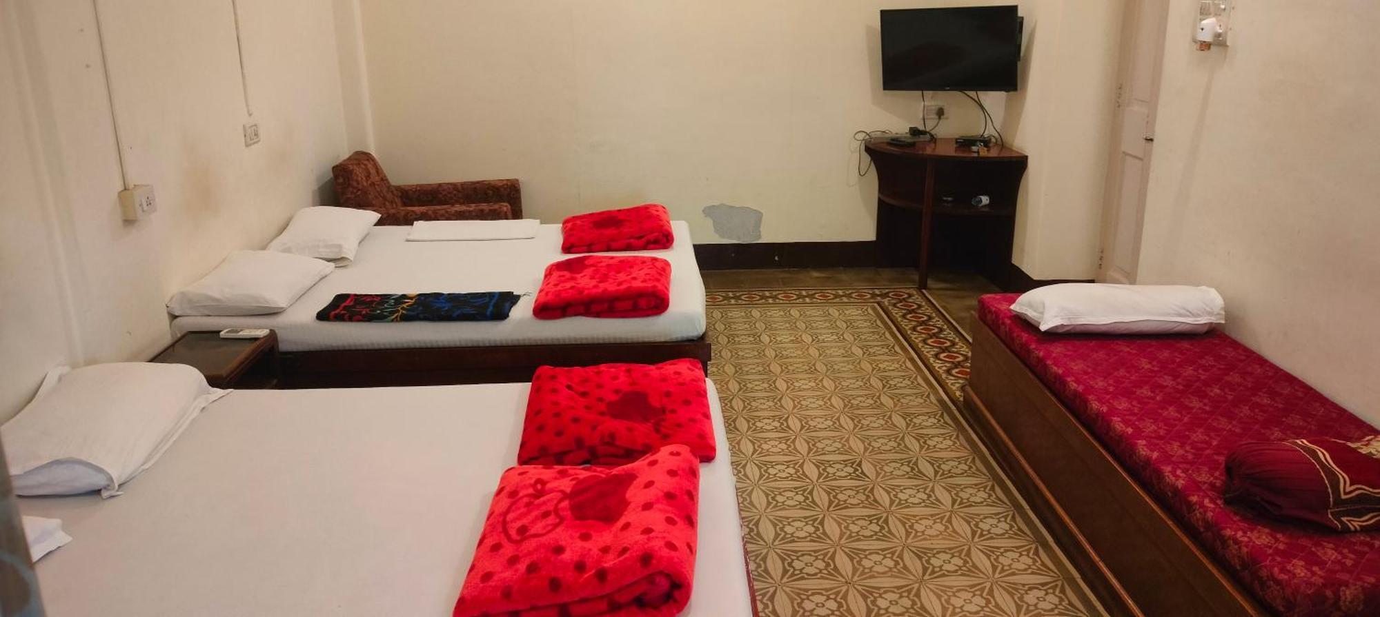 Bed And Breakfast At Colaba Мумбаи Экстерьер фото