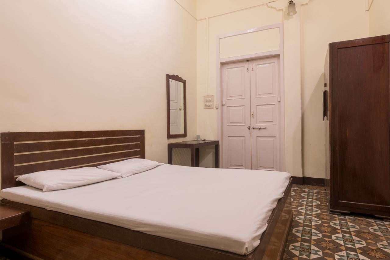 Bed And Breakfast At Colaba Мумбаи Экстерьер фото