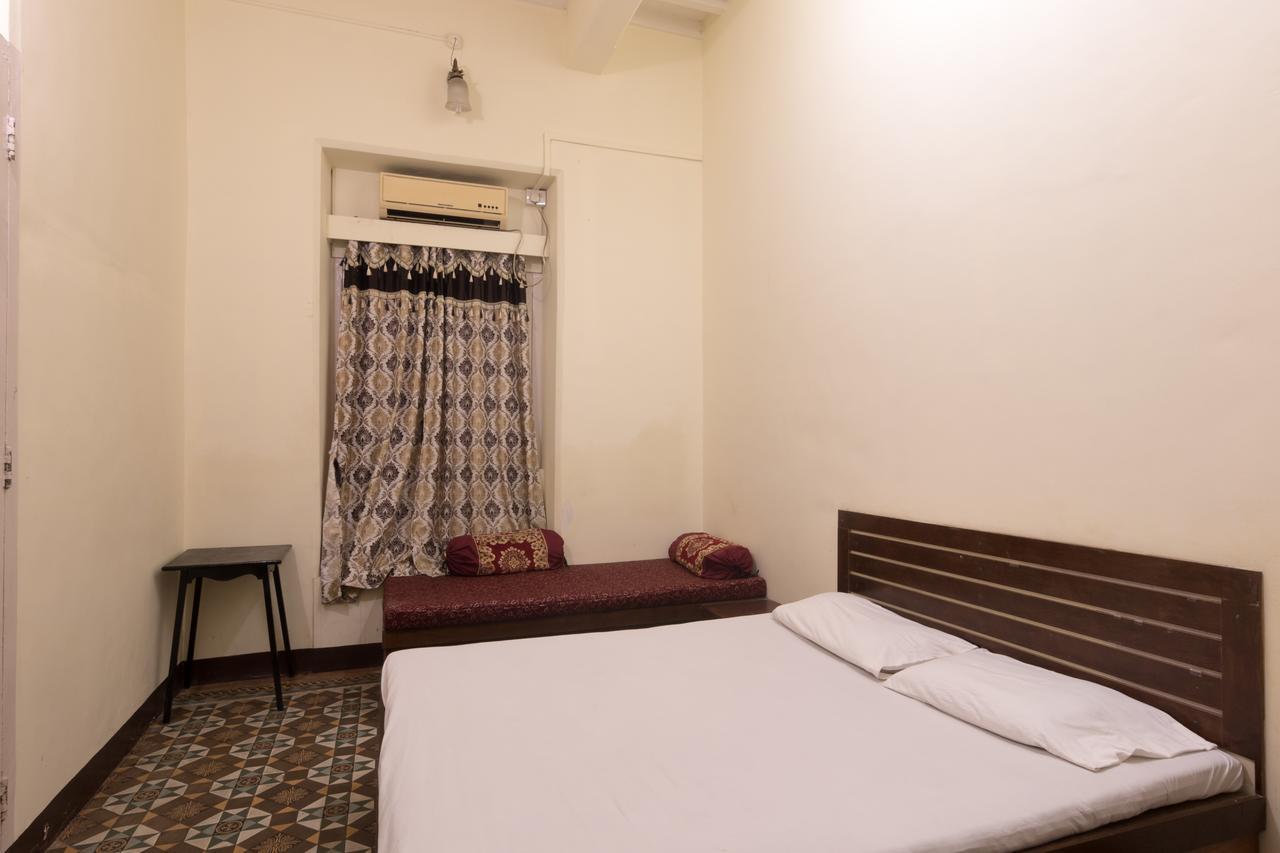 Bed And Breakfast At Colaba Мумбаи Экстерьер фото