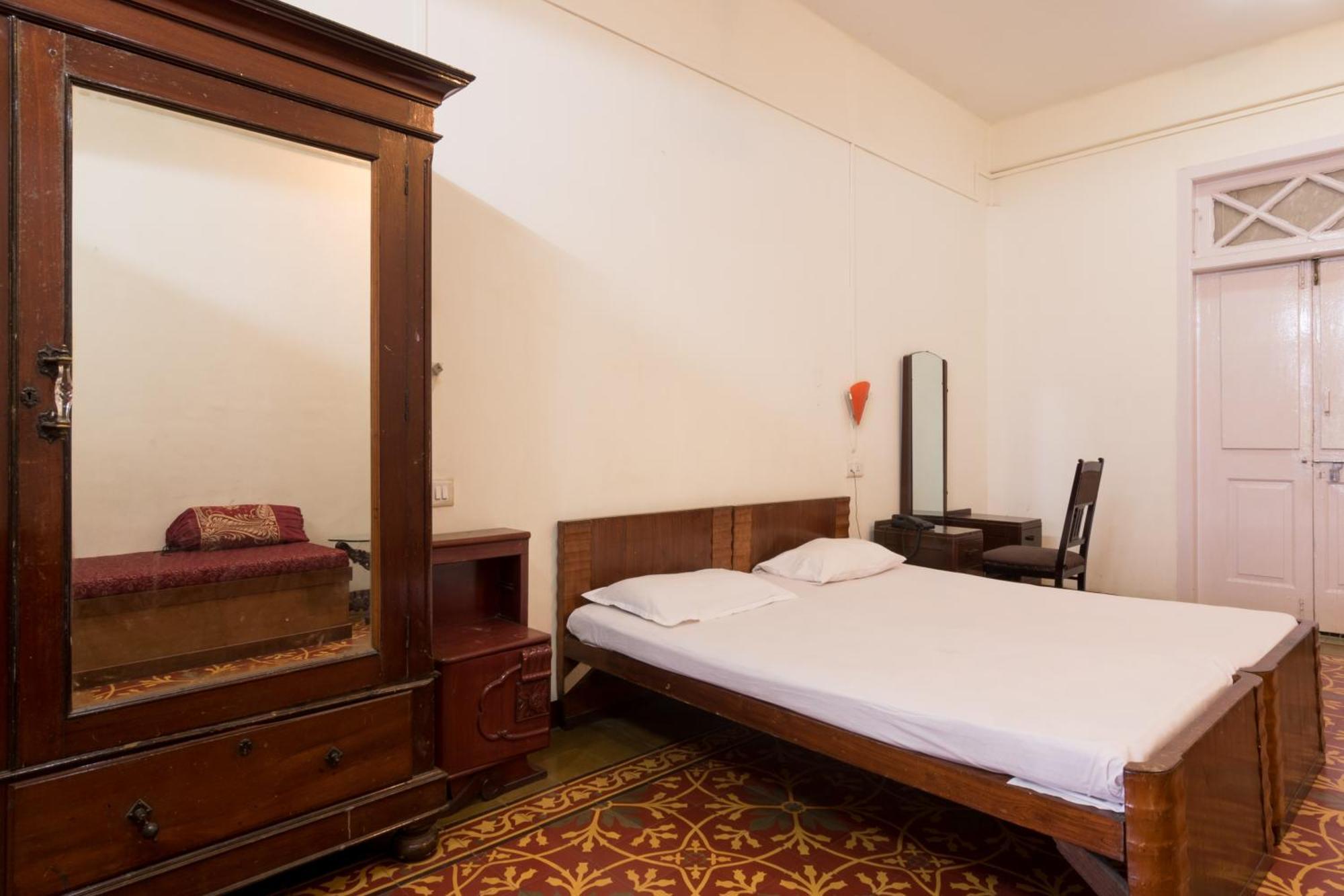 Bed And Breakfast At Colaba Мумбаи Экстерьер фото